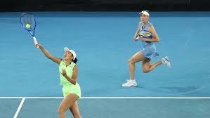 篮球篮网主帅接受采访谈战术